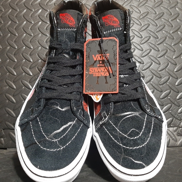 VANS Sk8-hi Reissue x Stranger Things "FRIENDS DON'T LIE" VN0A2XSBY09 size 8 - Picture 8 of 12